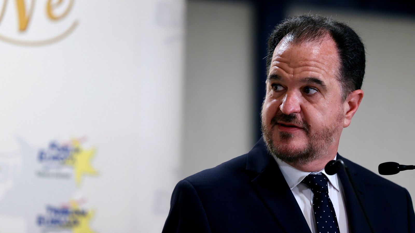 Iturgaiz: Feijóo debe dar "un paso adelante" y Casado uno "al lado" - La tarde en 24h | Ver