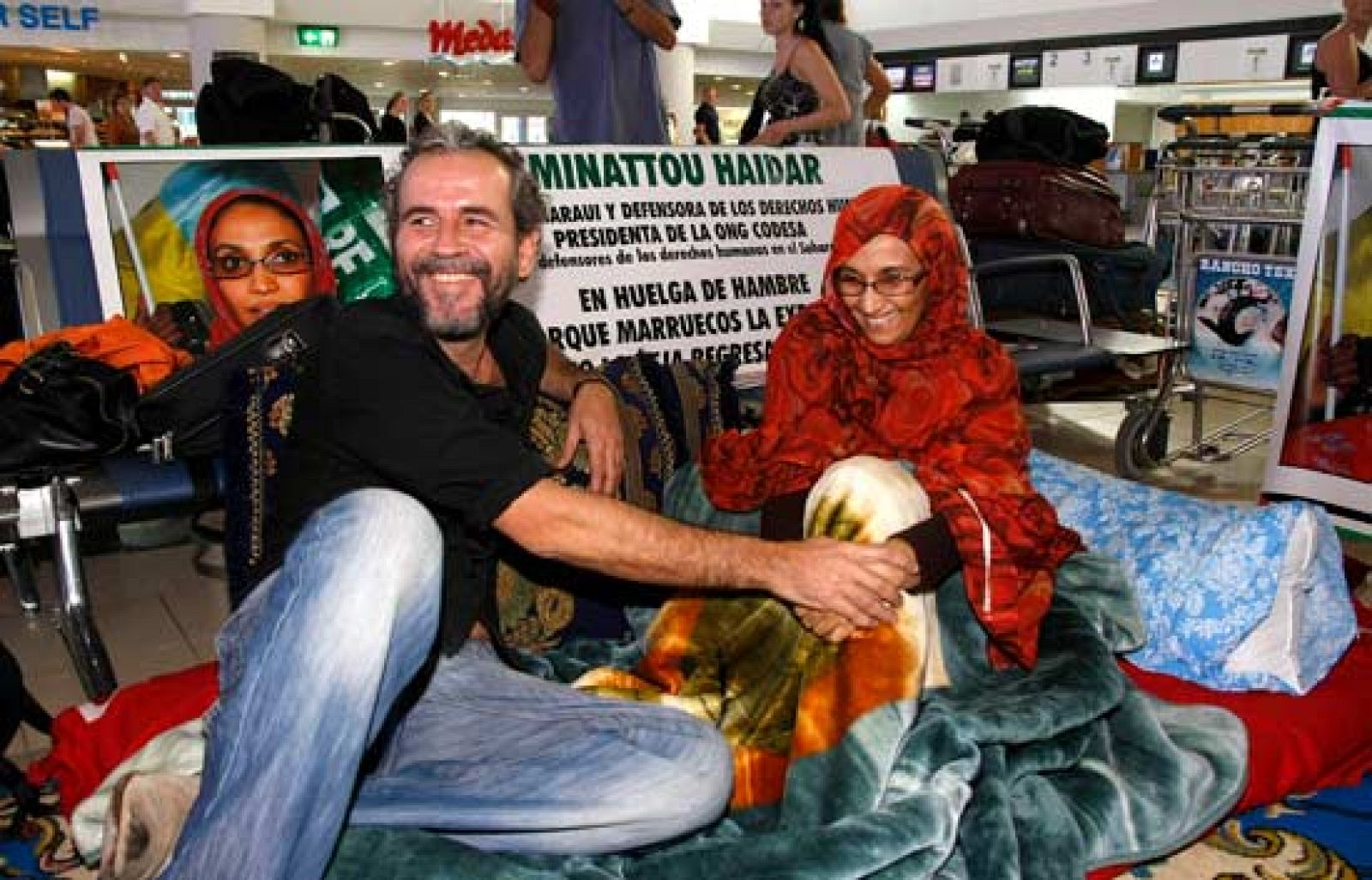 Empeora la salud de la activista saharaui Aminatu Haidar tras 12 días en huelga de hambre | Ver