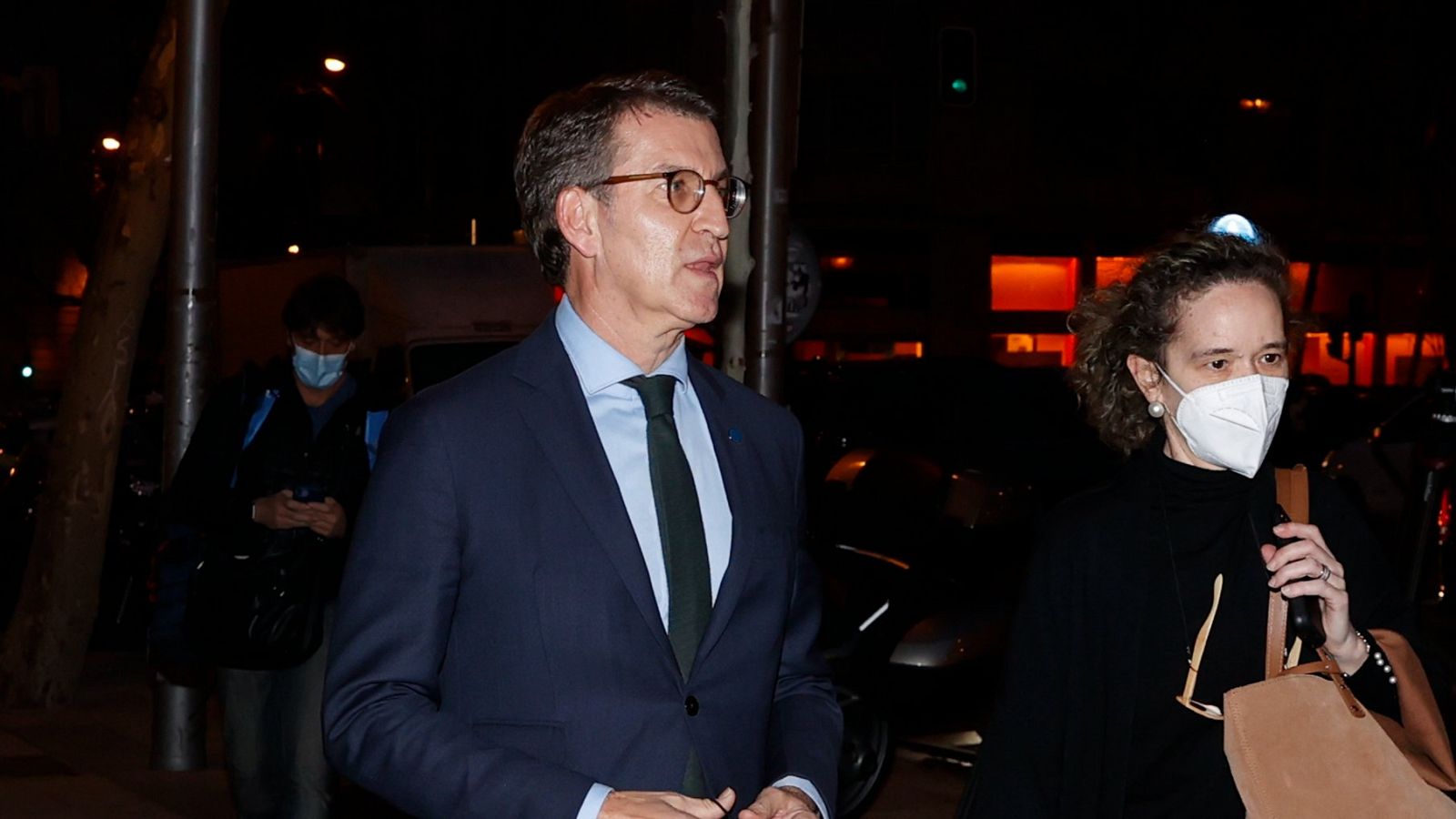 Casado y Feijóo se reúnen a solas en Génova antes del encuentro con el resto de barones del PP