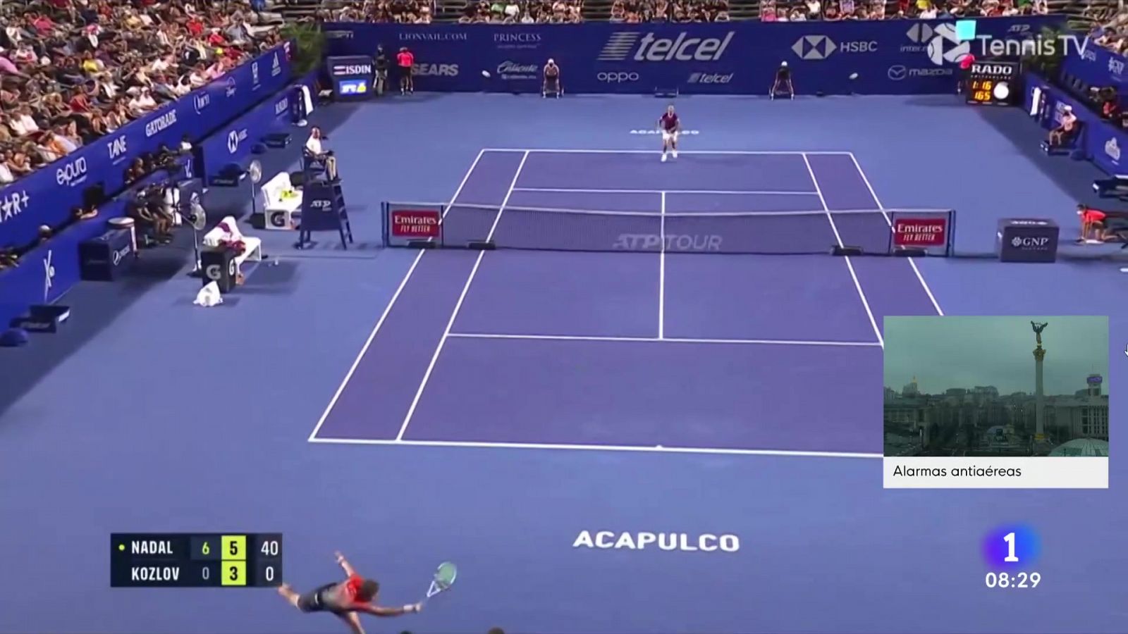 Tenis | Rafa Nadal barre a Kozlov de la pista de Acapulco