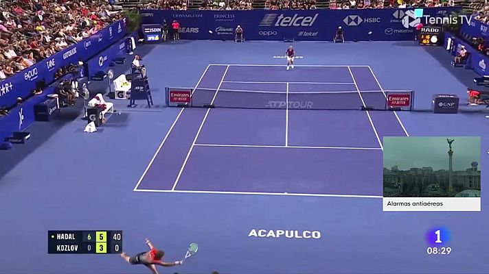 Rafa Nadal barre a Kozlov de la pista de Acapulco