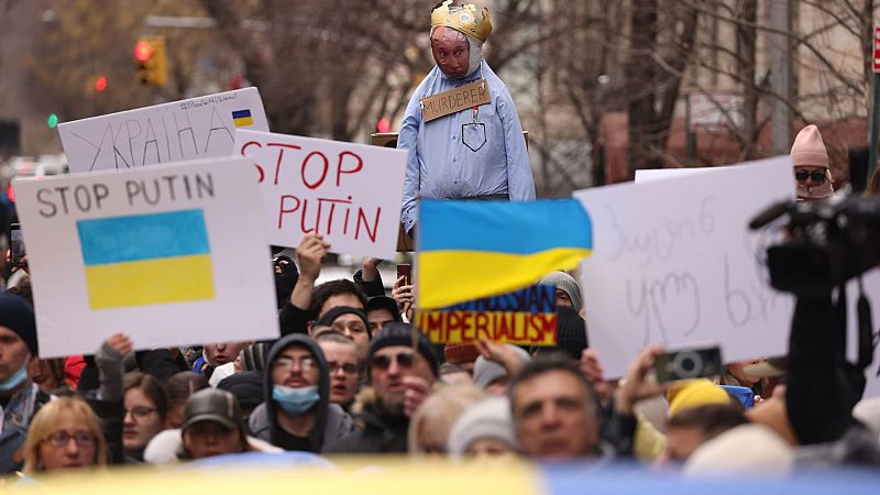 Muchos españoles tratan de huir de Kiev | Ver