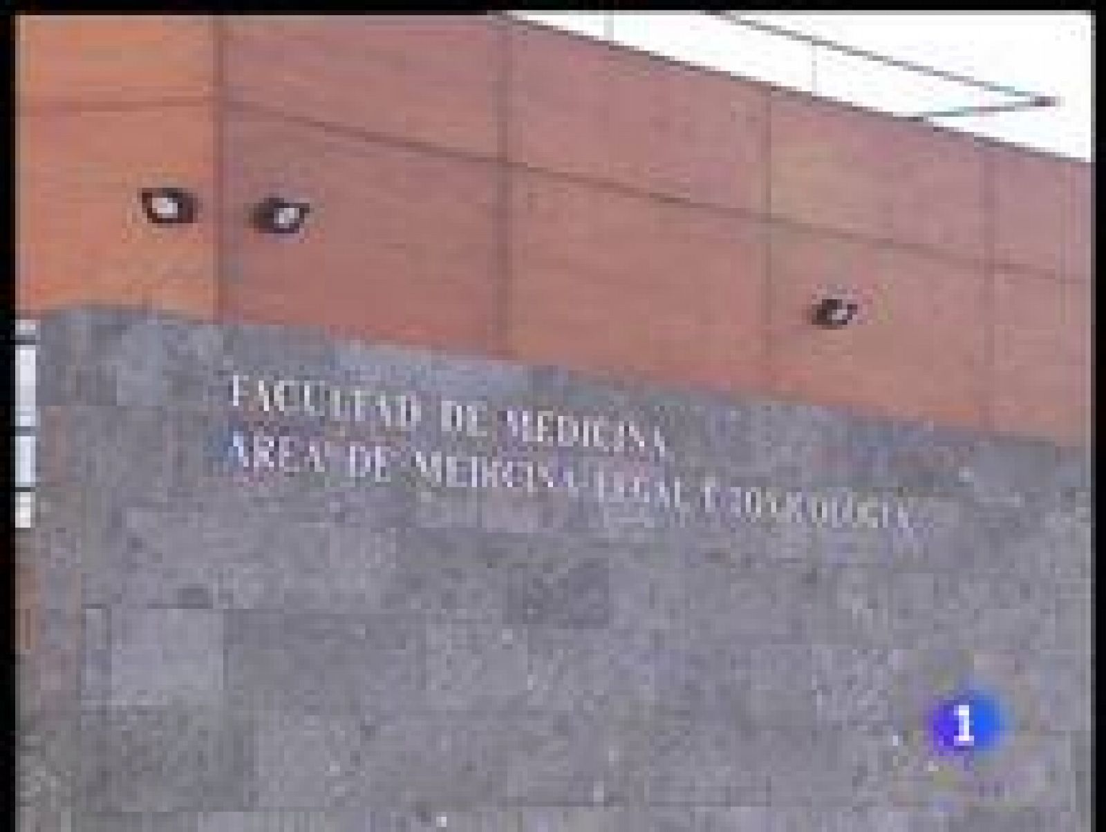  El abogado del hombre al que se acusó de las lesiones de la niña de 3 años fallecida en Tenerife y que fue puesto hoy en libertad sin cargos, anunció que su defendido no descarta querellarse contra los médicos que atendieron a la menor.
