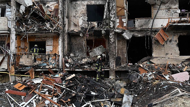 Las tropas rusas llegan a Kiev tras una nueva jornada de bombardeos - La hora de La 1 | Ver