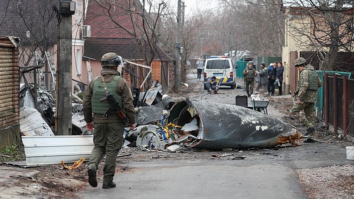 Telediario 1 - Milicianos ucranianos vigilan la calles de Kiev
