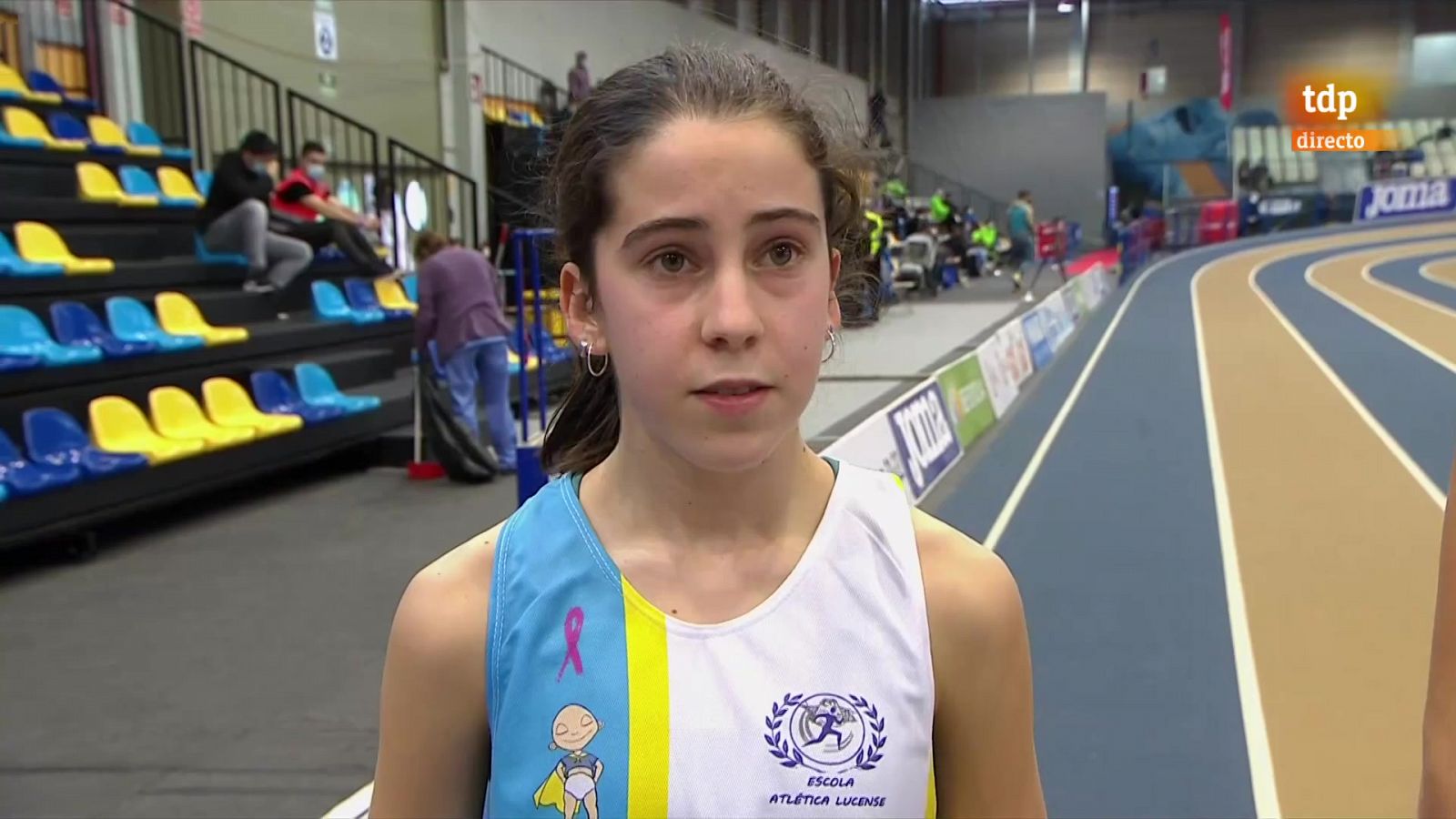 La atleta Xela Martínez, de 16 años, causa sensación y se mete en la final del 3.000: "A disfrutar" -- Ver ahora