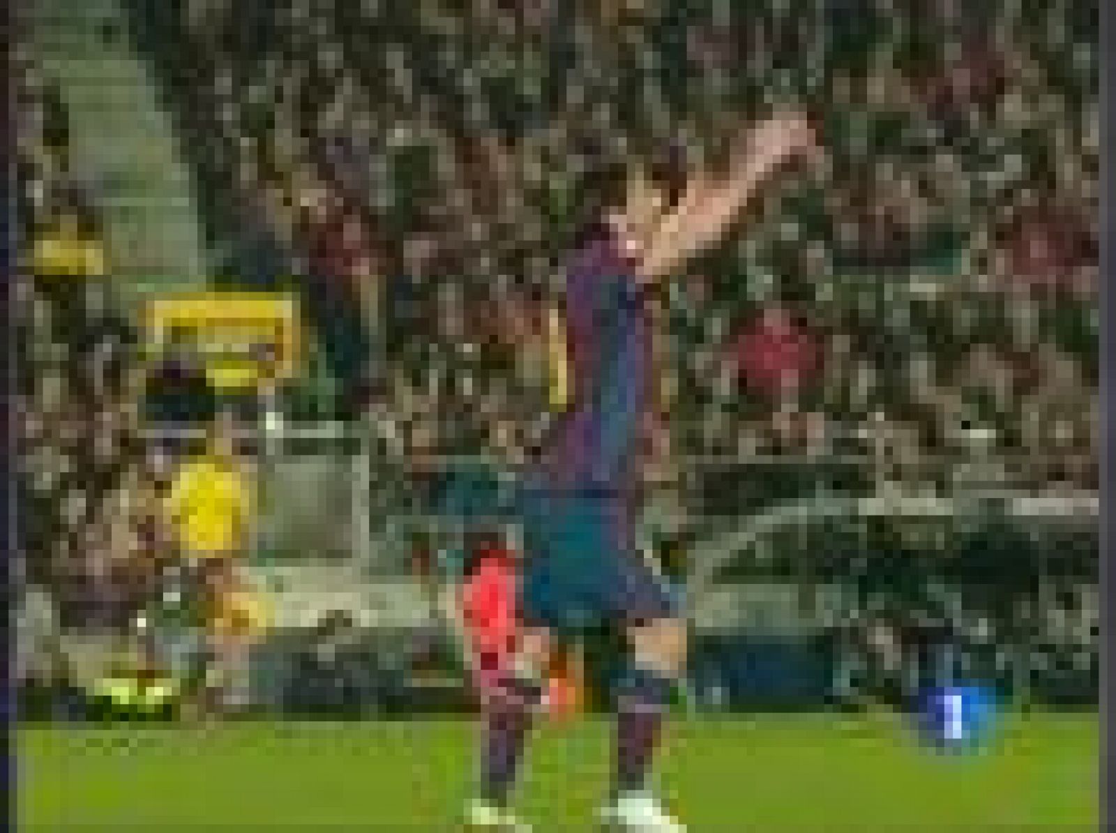 No fue una aparición fugaz, pero sin duda el gol de Ibrahimovic, a los cinco minutos de entrar en el terreno de juego, cuando el resto de estrellas y candidatos al Balón de Oro pugnaban en el Camp Nou, brilló con luz propia (1-0).