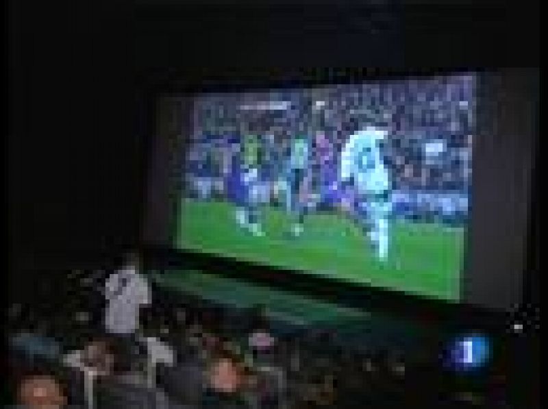 El Barça-Madrid ha podido suponer un antes y un después en la forma de ver el fútbol de pago. Por primera vez un partido de fútbol se ha podido ver de forma simultanea en  51 cines de toda España. Así ha sido.
