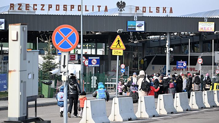 Telediario Fin de Semana - Más de 150.000 ucranianos cruzan hacia países fronterizos