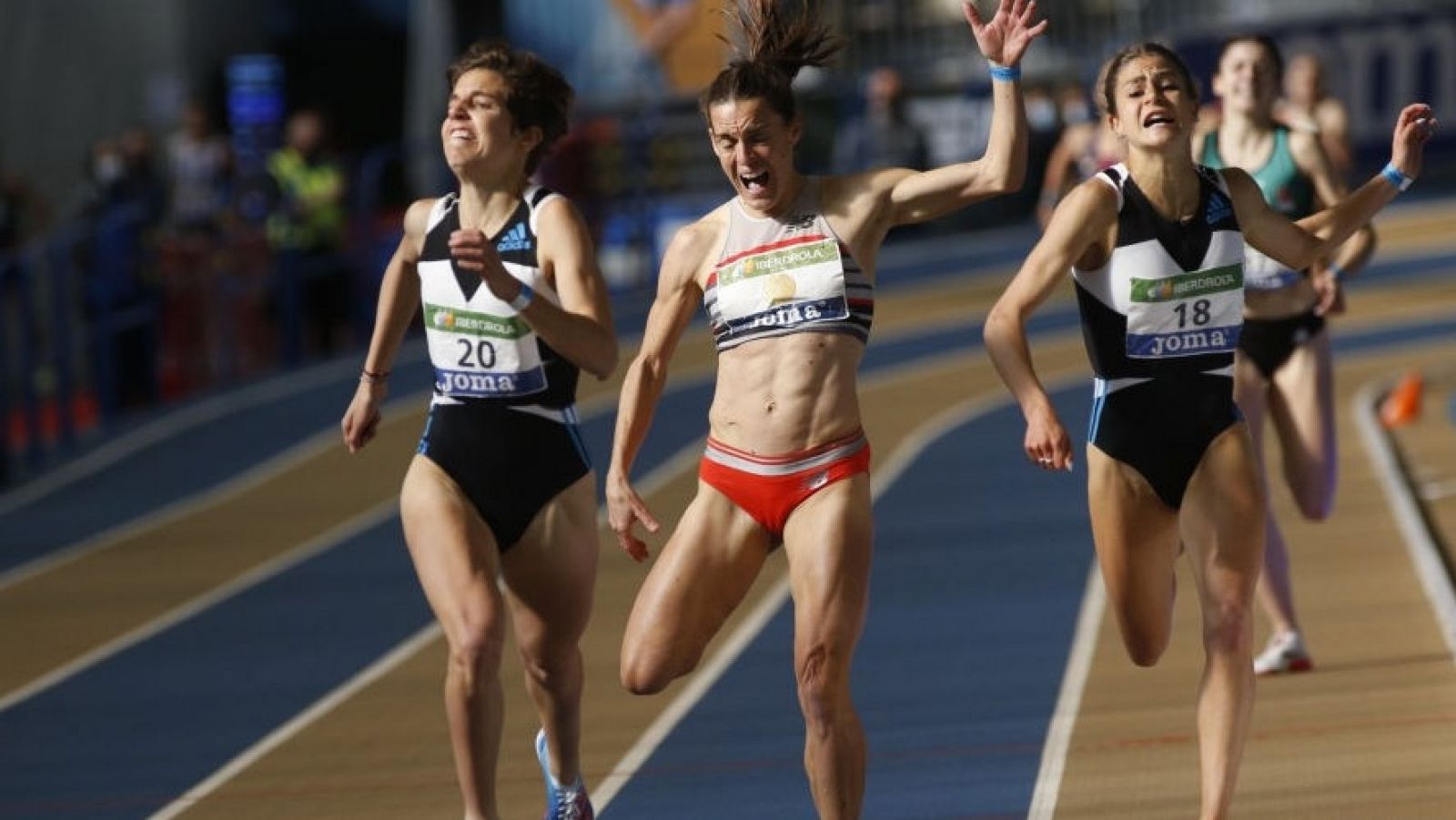 Marta Pérez se impone en un dramático final a Esther Guerrero en el nacional en pista cubierta