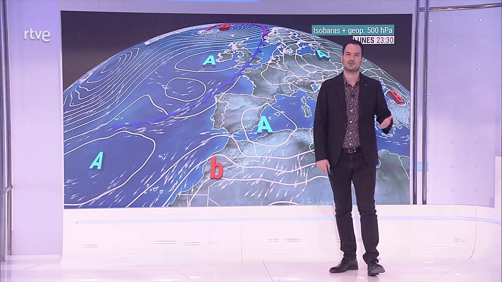 Levante fuerte en el Estrecho y Alborán. Viento fuerte del norte en Canarias - ver ahora