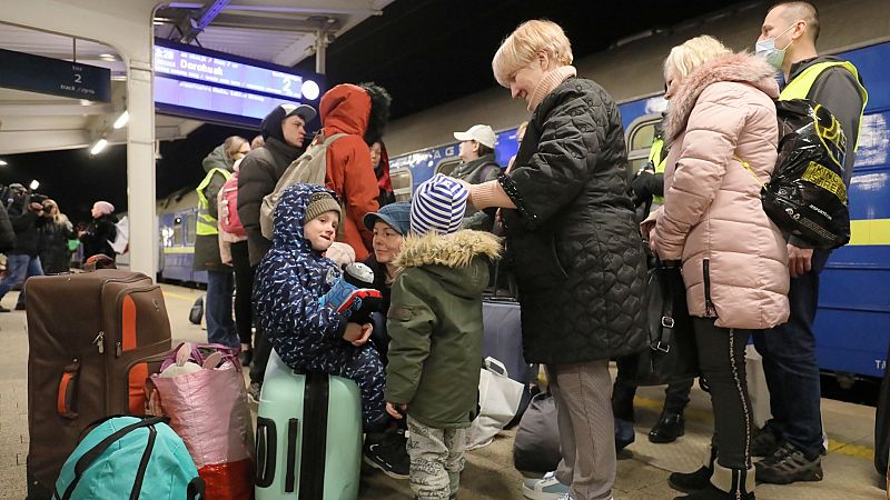 Los refugiados ucranianos que llegan a Polonia se cuentan por miles
