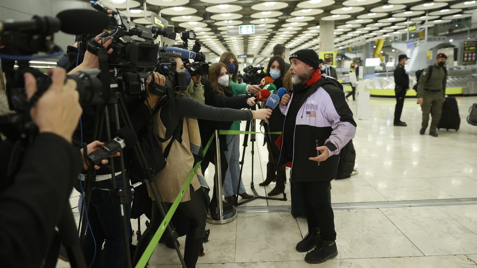 Llegan a Madrid los españoles repatriados desde Ucrania