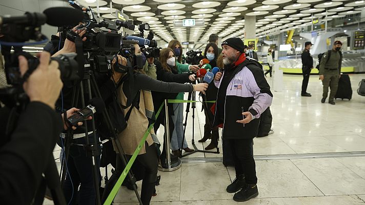 Llegan a Madrid los 106 españoles repatriados desde Ucrania