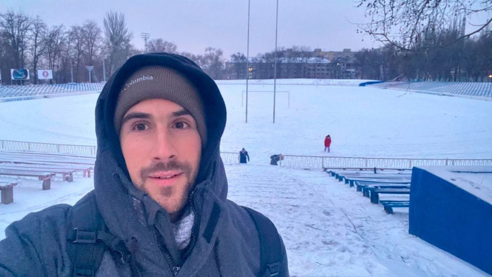 La familia de Carlos Molina asegura que el jugador de balonmao está cerca de la frontera con Polonia