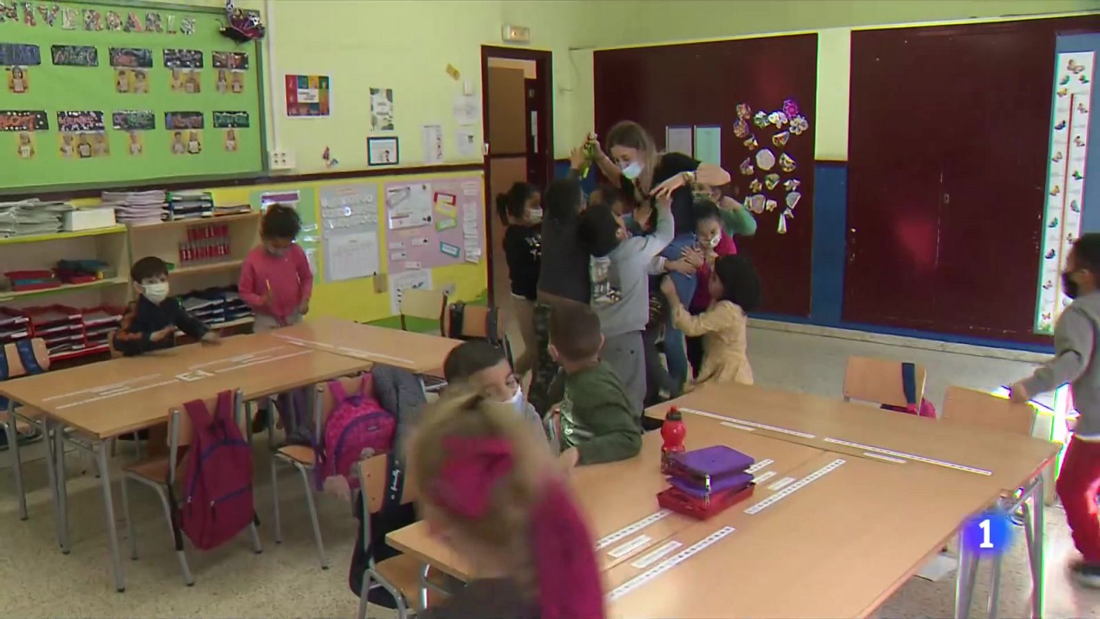 La mascareta en interior s'eliminarà després de retirar-se a l'escola