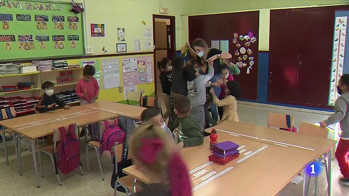 L'Informatiu - La mascareta en interior s'eliminarà després de retirar-se a l'escola