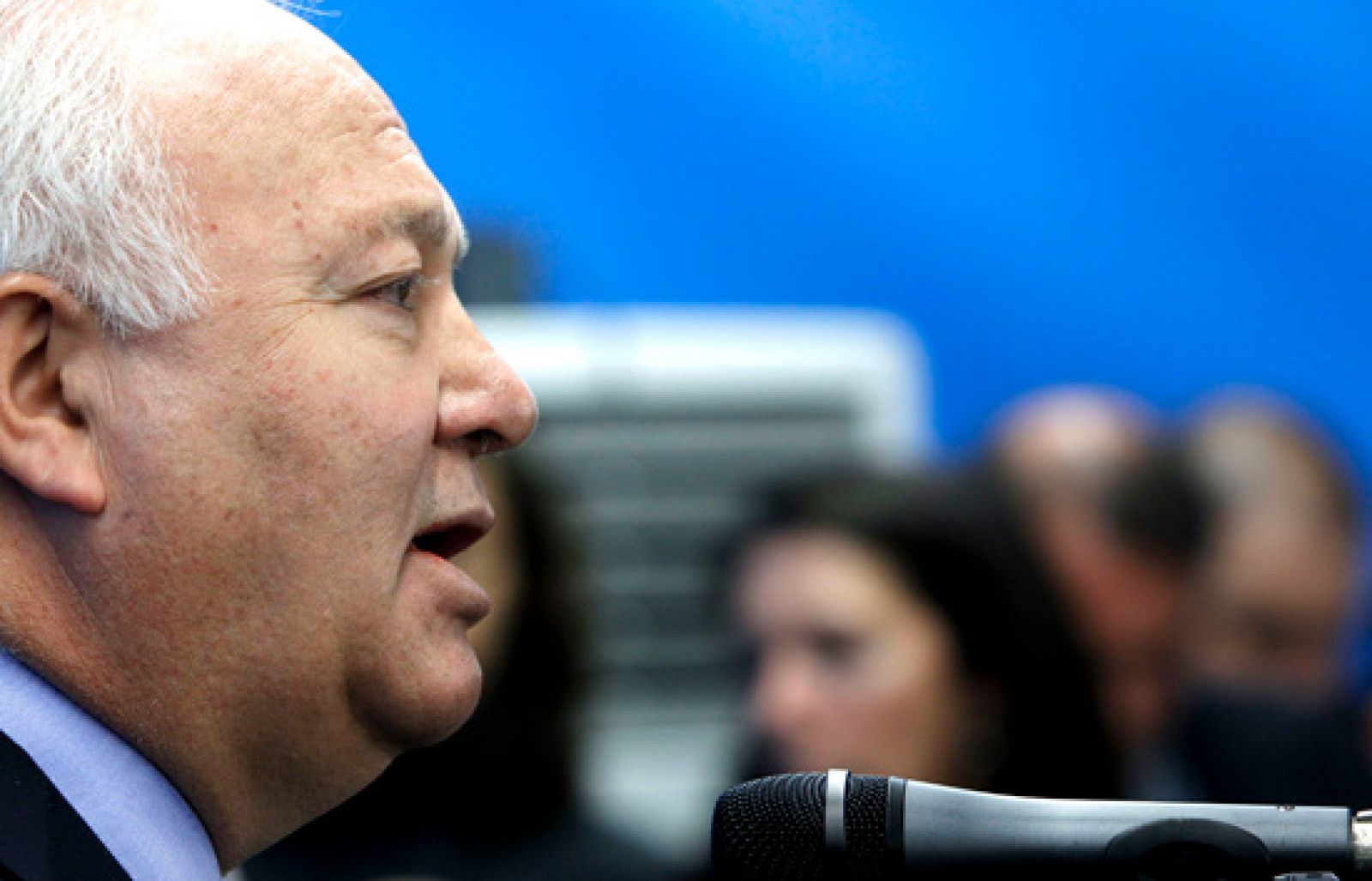 El ministro de Exteriores, Miguel Ángel Moratinos,  ha subrayado que el gobierno está ofreciendo a la activista saharahui Aminatu Haidar todas las opciones para volver a El Aiún. 