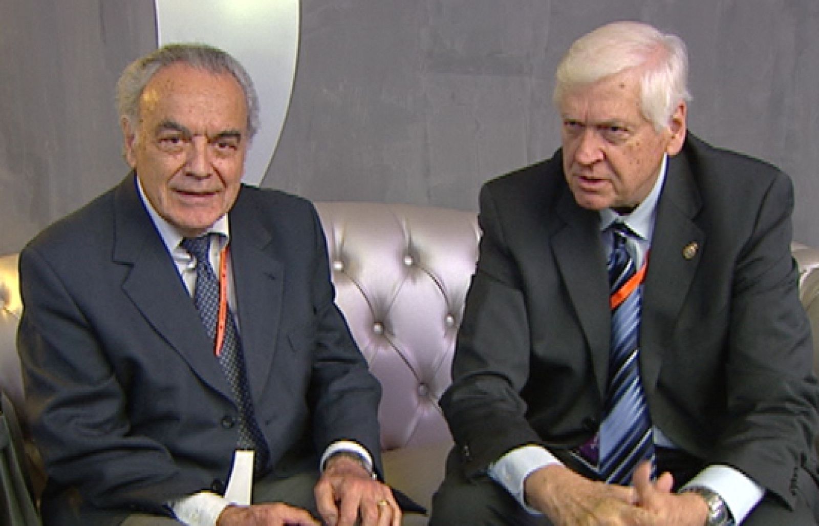 Cien jóvenes investigadores comparten opiniones con dos premios Nóbel.