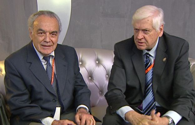 Ciencia y tecnología en Rtve.es - Cien jovenes preguntan a dos Nóbel