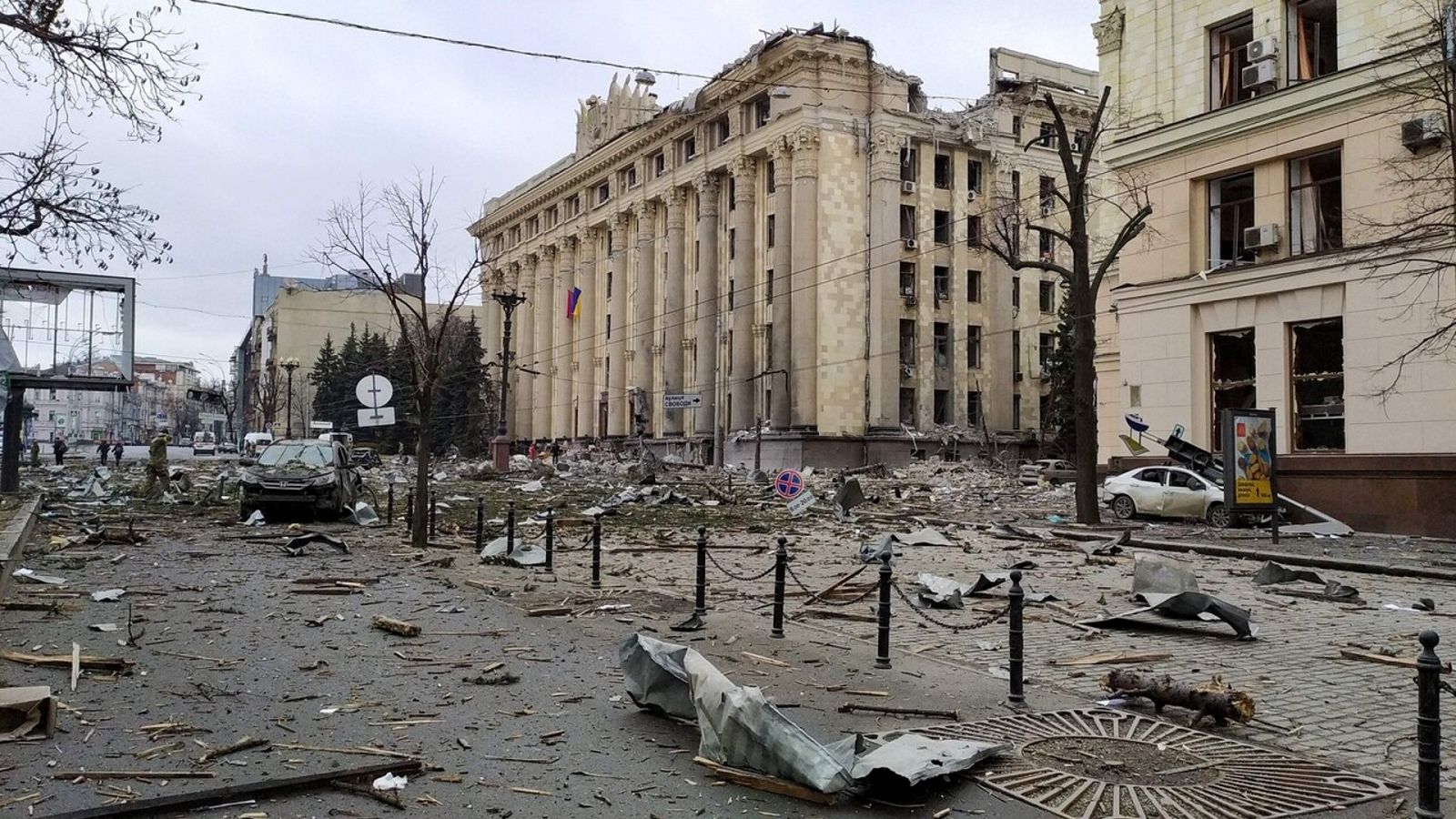 Guerra en Ucrania: Rusia bombardea Járkov y ataca Jersón 