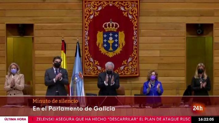 Minuto de silencio en el Parlamento gallego