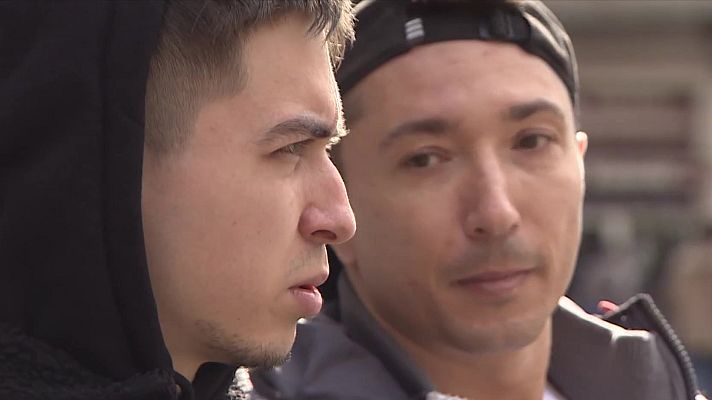 Telediario 1 - Una pareja homosexual ruso-ucraniana vive la guerra desde Barcelona