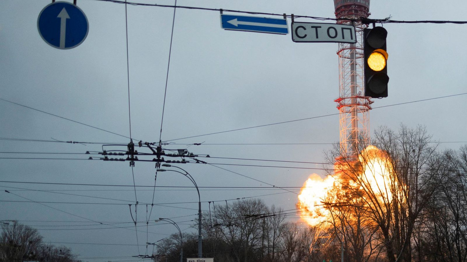 Rusia bombardea la torre de comunicación de Kiev
