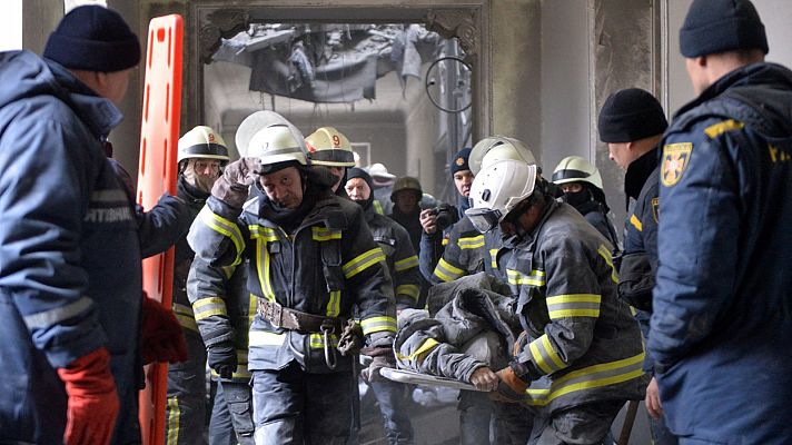 Telediario 2 - Rusia bombardea el centro de Járkov y Kiev