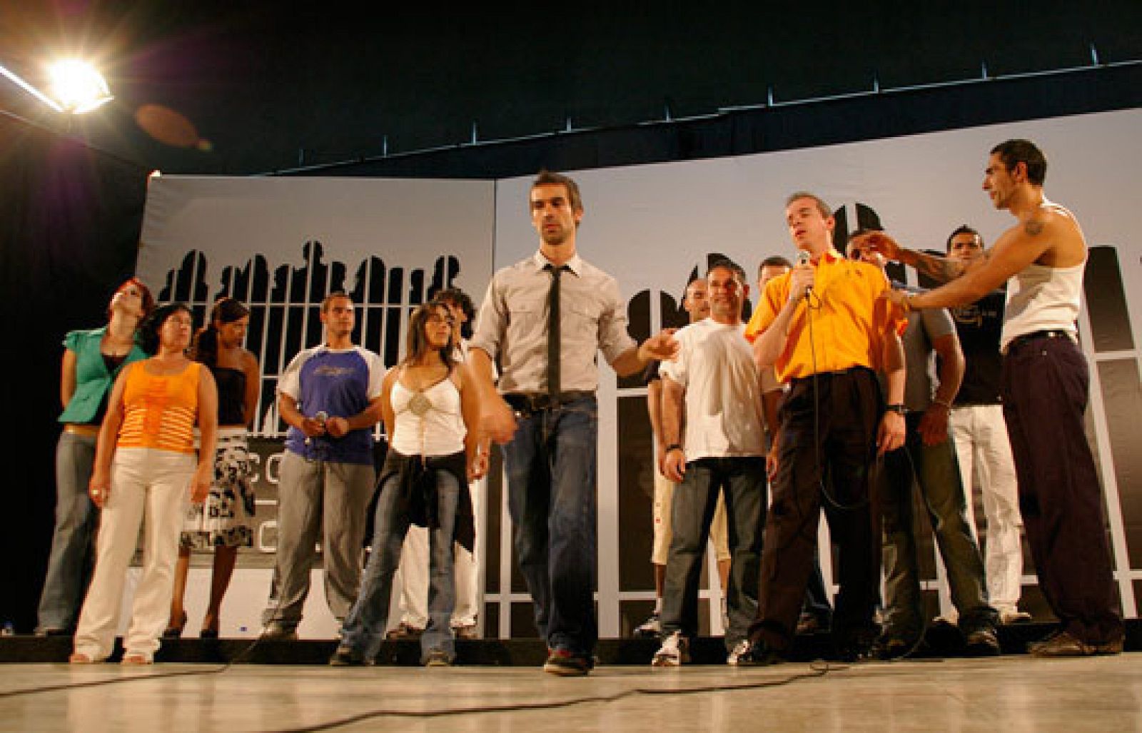 El coro de la cárcel - "Un beso y una flor" - El coro de la cárcel | Ver