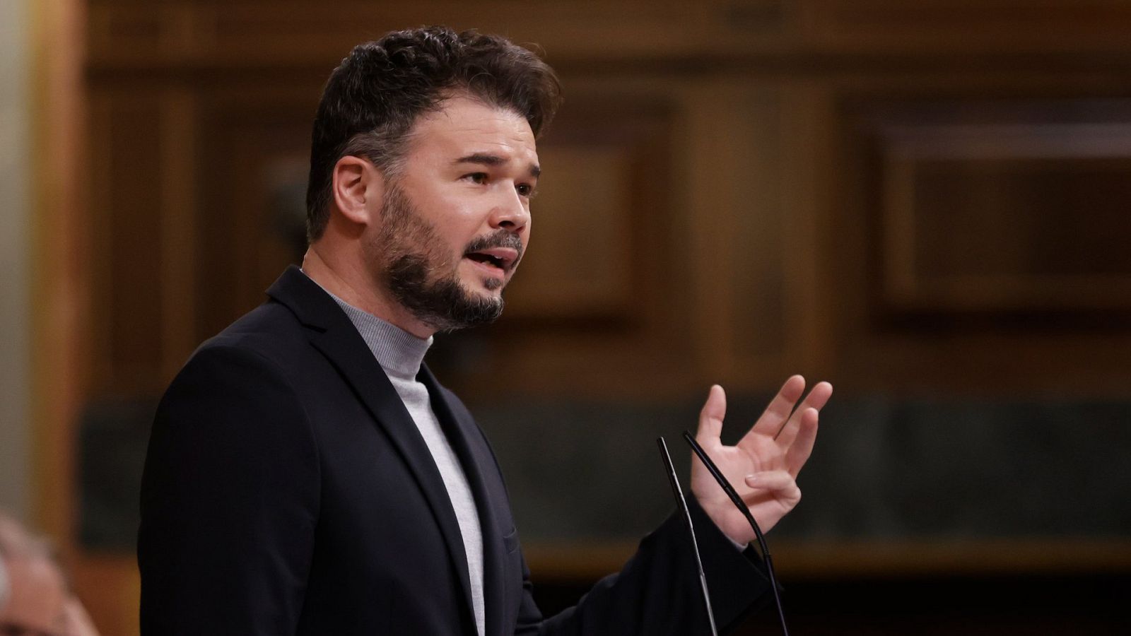 Rufián defiende que "hay alternativas a las armas" en Ucrania