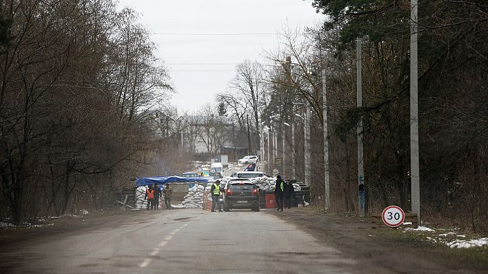 Telediario 1 - El cerco a Kiev: Atascos y controles al ir hacia el oeste