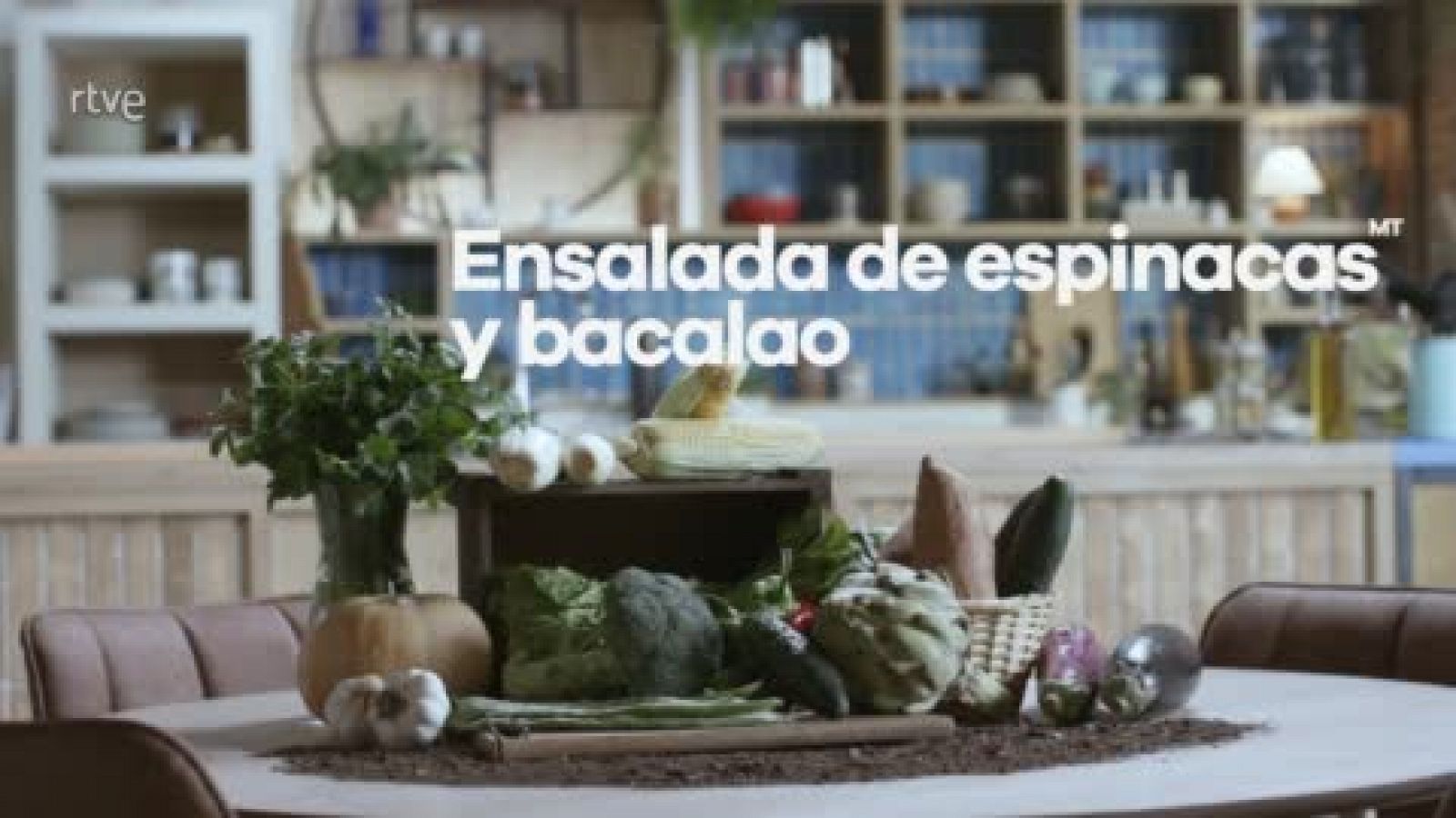 Receta ligera de ensalada de espinacas baby y bacalao ahumado