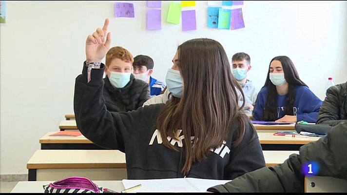 L'informatiu - Comunitat Valenciana - El conflicto bélico llega a las aulas