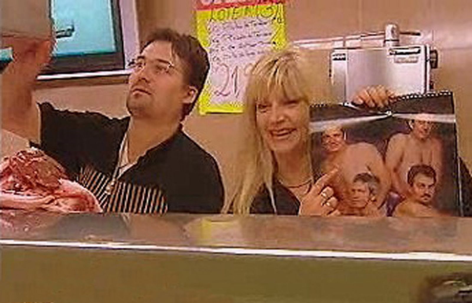 No hay gremio que se resista a la moda del calendario. Los hemos visto de amas de casa, profesoras... Y ahora le toca el turno a los carniceros, que no han tenido ningún pudor en mostrarnos sus carnes. 