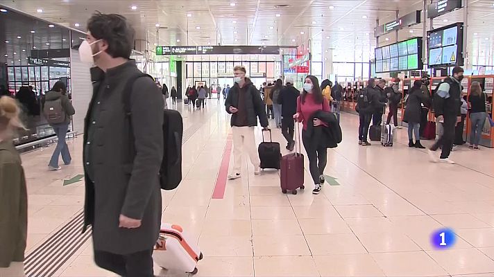 L'Informatiu - L'estació de Sants, punt neuràlgic d'arribada dels ucraïnesos que fugen de la guerra