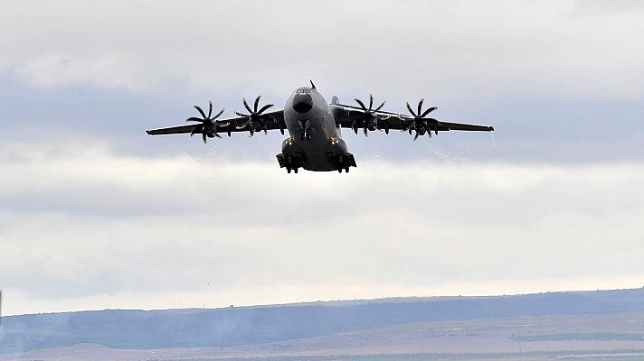 España envía a Ucrania el primero de los aviones con armas