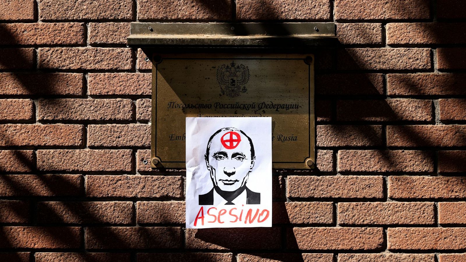 Despedida por no apoyar la guerra contra Ucrania | Ver