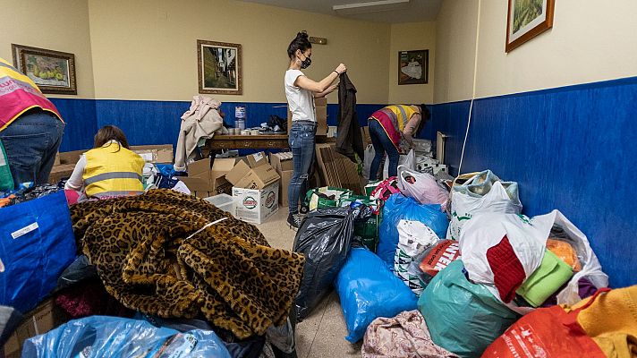 Lonas, mantas y lotes de comida: el reto de enviar ayuda a Ucrania en plena guerra