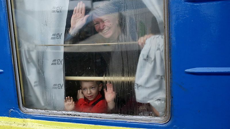 Un grupo de madres y niños ucranianos, de camino a España
