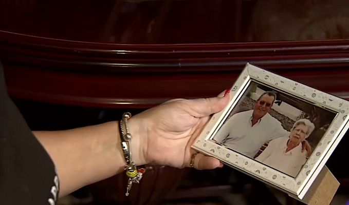 Telediario Fin de Semana - ¿Quién cuida a las cuidadoras?: "He pasado media vida cuidando y el día de mañana no voy a tener una pensión"