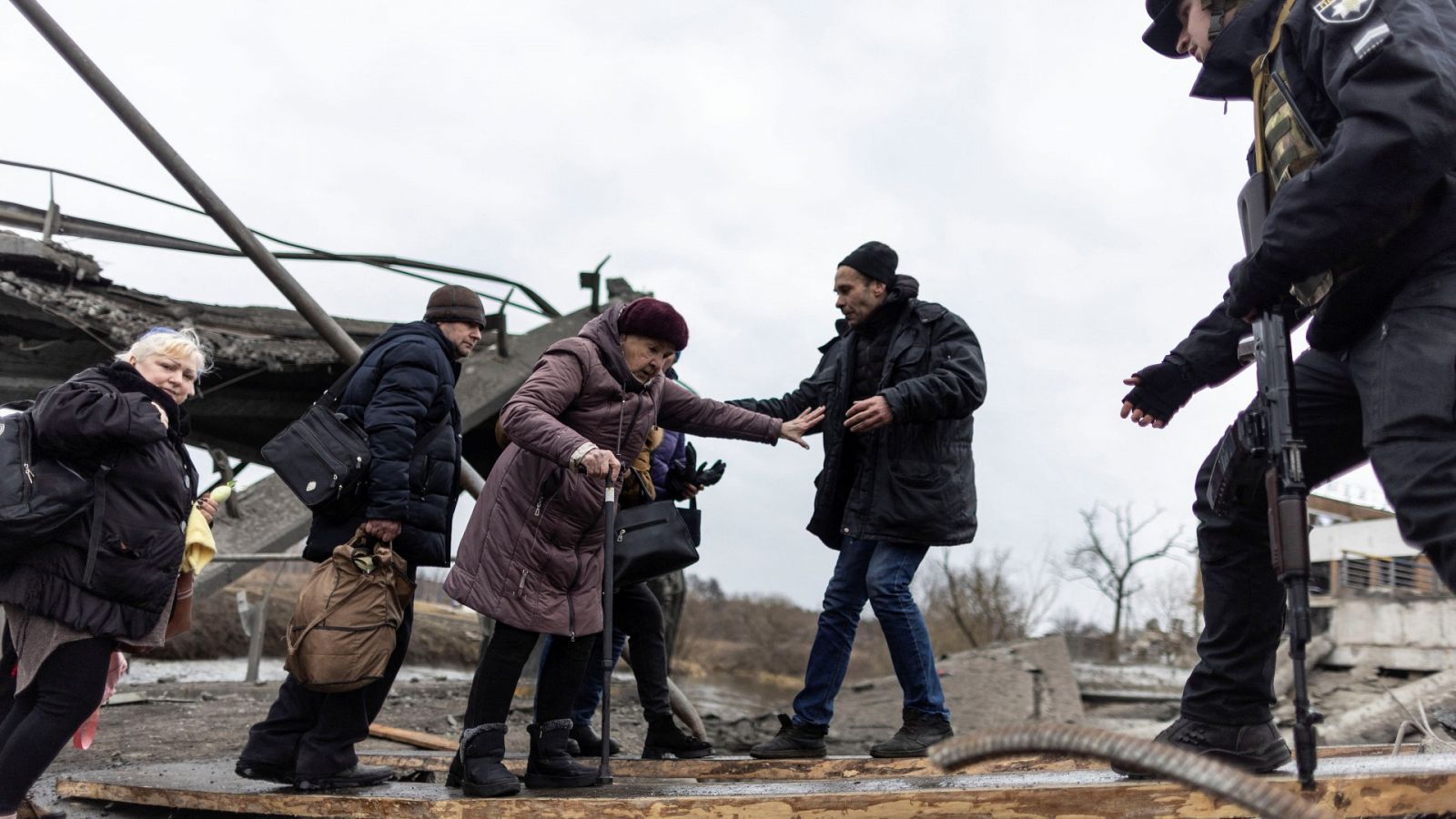 Kiev rechaza usar los corredores humanitarios porque llevan a Rusia