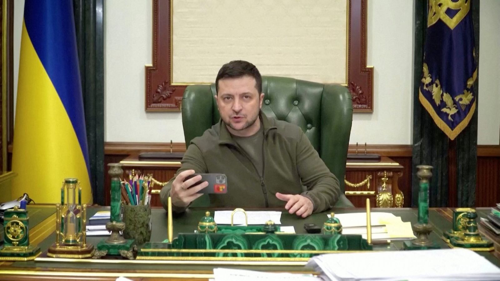 Zelenski, desde su despacho en Kiev: "No tengo miedo a nadie"
