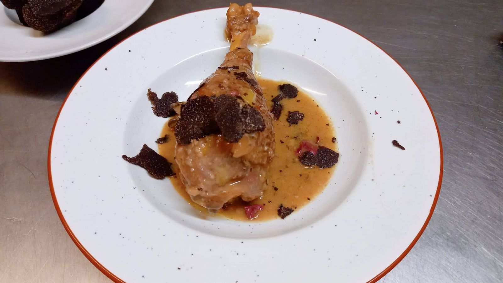 Receta de pollo de corral con trufas y castañas