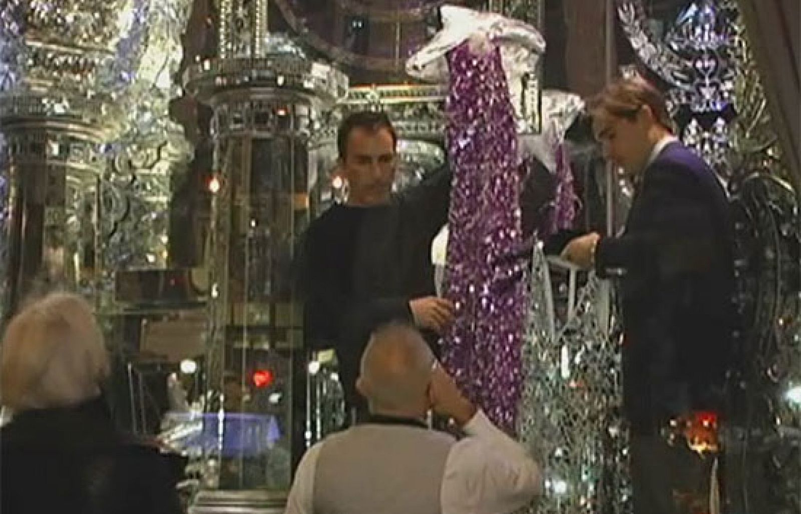 Y también las de miles de escaparates que estos días echan el resto en imaginación, espectacularidad y diseño para que no se les escape ni un sólo cliente.