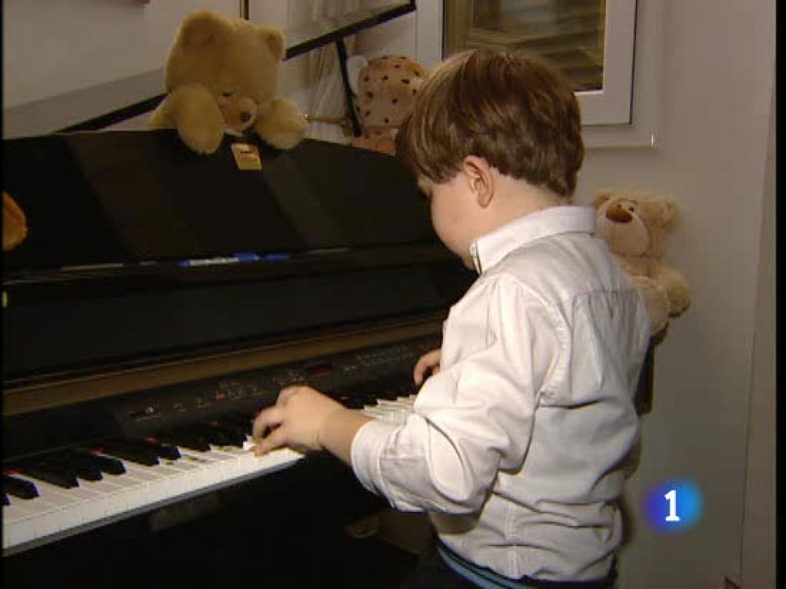 Virtuoso del piano con ocho años | Ver