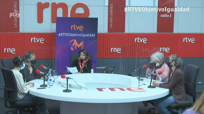  - Mesa redonda sobre la brecha generacional entre mujeres