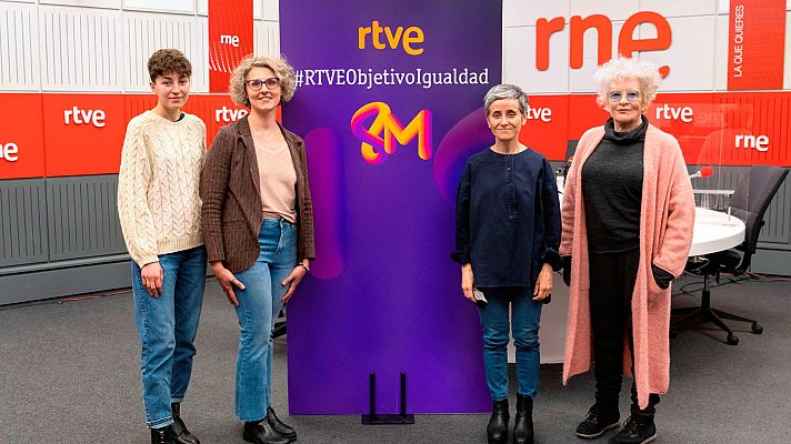 Mesa redonda sobre la brecha generacional entre mujeres