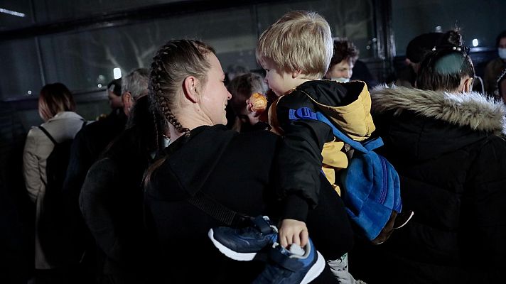Telediario 2 - Las mujeres y sus cámaras ante la guerra: una nueva forma de plasmar el conflicto