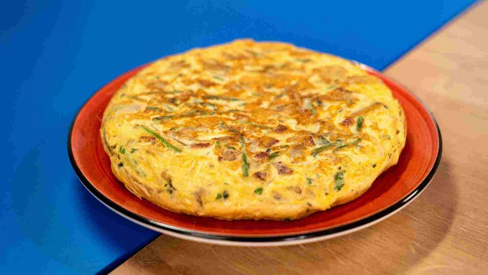 Receta tortilla de patatas asadas con espárragos trigueros